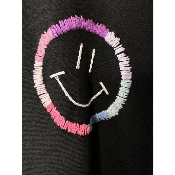 Black Smiley Face Embroidered Crewneck Long Sleeve Sweatshirt Size Large - Picture 4 of 6